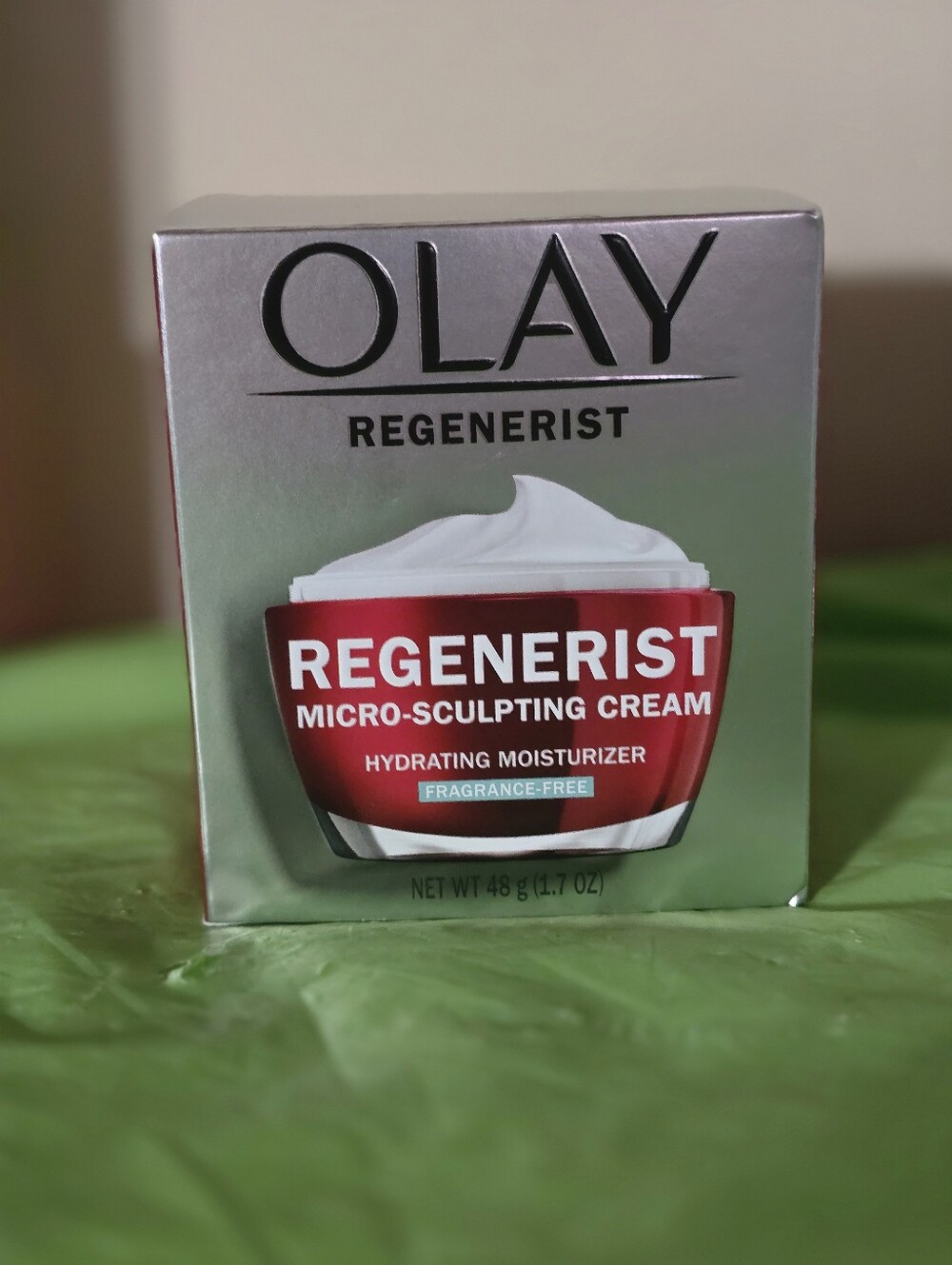 OLAY Regenerist Micro-Sculpting Cream - Red. NEW IN BOX NEVER OPENED